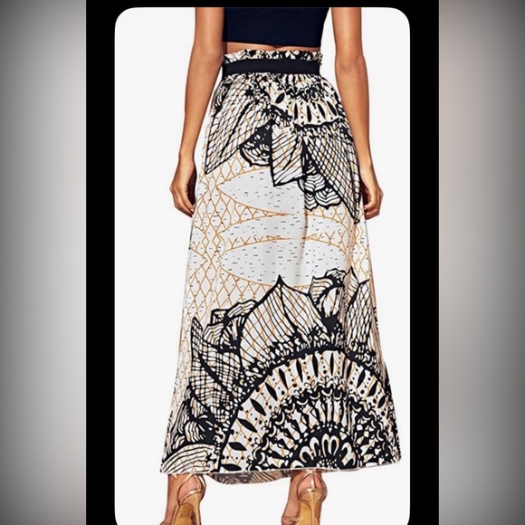 💥2/$33💥 SHEIN White Maxi Skirt with Black Floral & Gold Print - Picture 10 of 10
